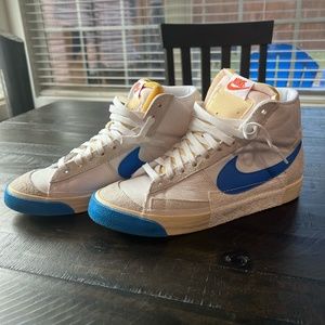 Nike Blazers Mens size 9. Bright Blue and White. Like NEW!!
